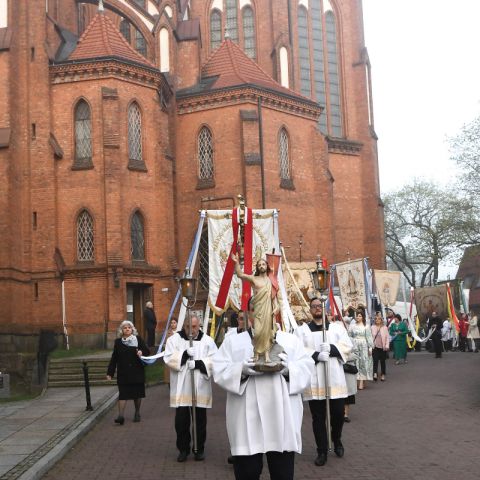 Niedziela Zmartwychwstania i śniadanie z potrzebującymi
